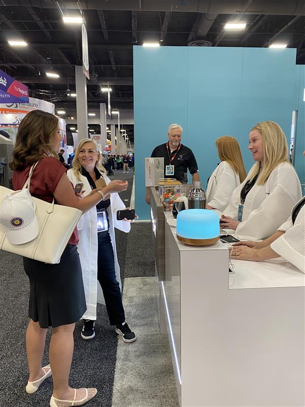 HireRight's tweet image. Hiring (and conferences) can be chaotic. 

Stop by booth 6727 at #HRTech2025 this week for a break (and a massage!), and find out why #backgroundscreening can feel as calm and effortless as it should.