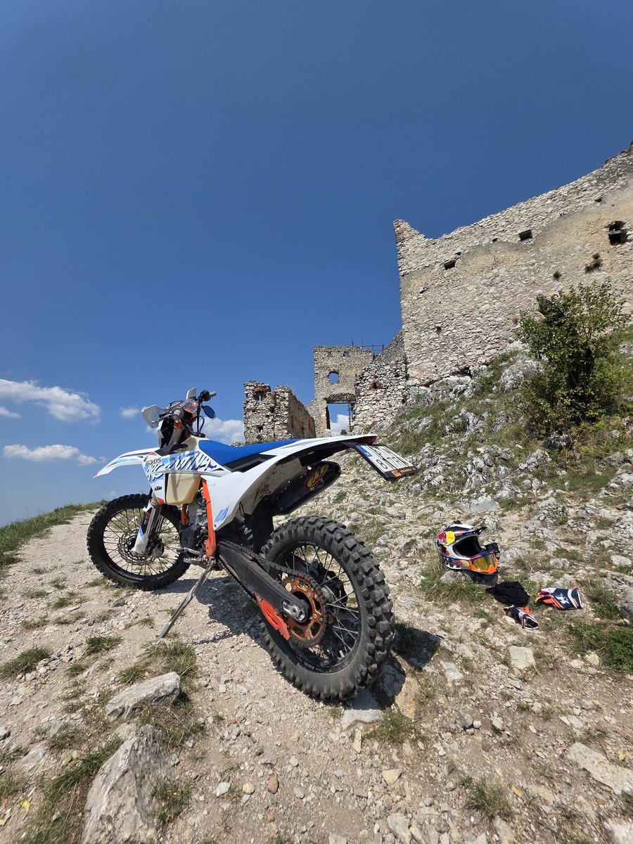 iamreloading's tweet image. 5 stupen ochrany ale ja mam pečatku od prezidenta ze mozem 🤣