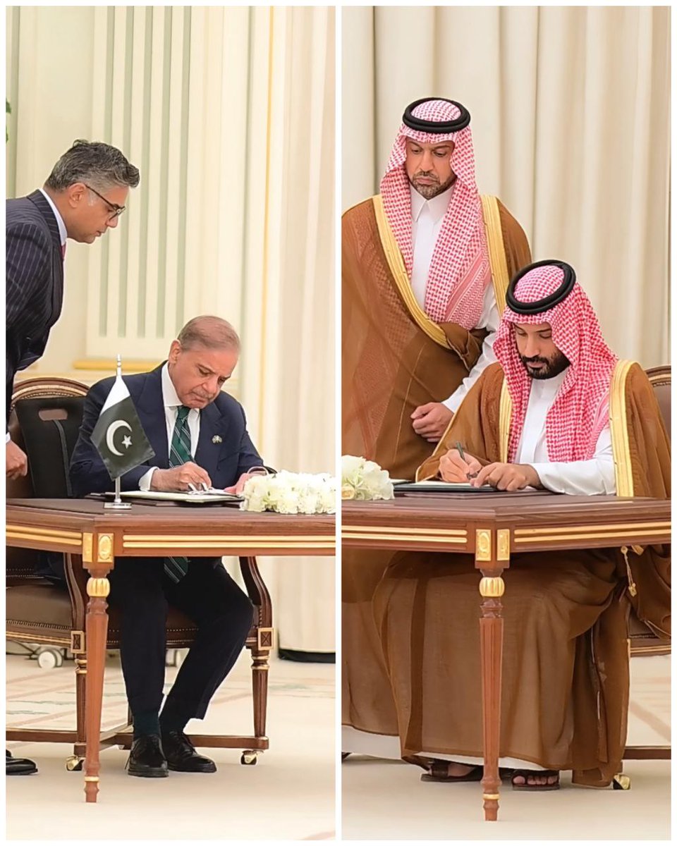 GovtofPakistan's tweet photo. The Crown Prince and Prime Minister of the Kingdom of Saudi Arabia H.R.H. Muhammad bin Salman bin Abdulaziz Al Saud and Prime Minister Muhammad Shehbaz Sharif exchange the documents of the Strategic Mutual Defense Agreement (SMDA) in Riyadh.

#PMShehbazInKSA #PakistanSaudiPartnership