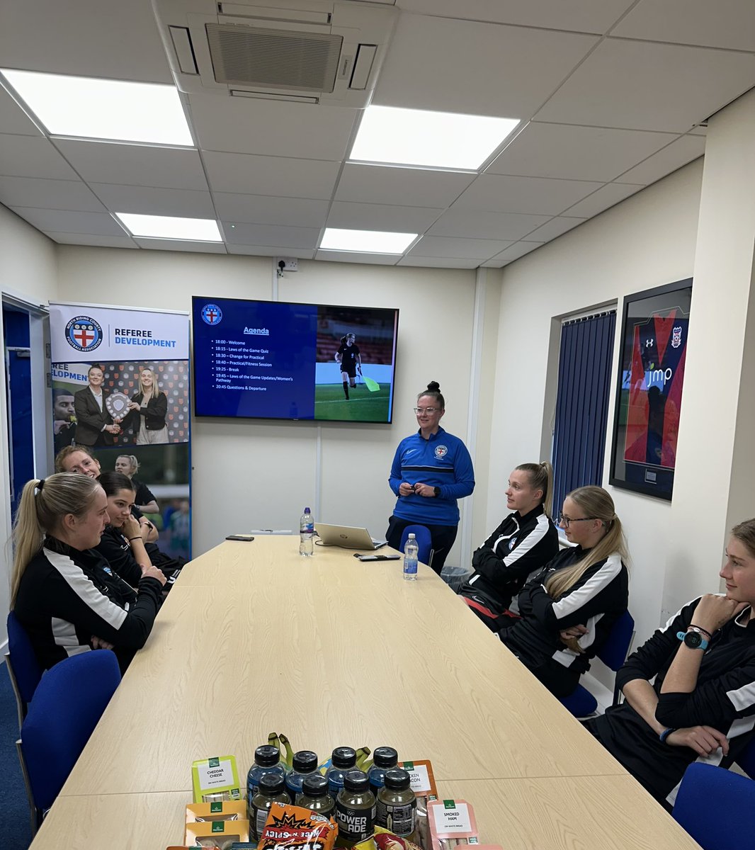 NRCFAREFDEV's tweet image. DEVELOPMENT | This evening we are at @NorthRidingFA HQ four our first @PhostersFM Women’s Development Group meeting of the season. Great to see the referees working hard in the practical before LOTG updates &amp;amp; watching this evenings @NRFLOfficial game😀⚽️