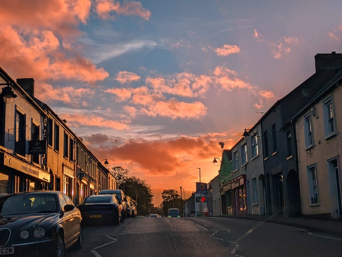 Sunset tonight in Ballycastle <a href="/deric_tv/">Deric</a> <a href="/R_Faragher/">Rick Faragher</a> <a href="/linzilima/">Linzi Lima</a> <a href="/bbcweather/">BBC Weather</a>  <a href="/LoveBallymena/">Love Ballymena</a> <a href="/WeatherCee/">Cecilia Daly</a>    <a href="/Louise_utv/">Louise Small</a>  <a href="/WeatherAisling/">Aisling Creevey</a> <a href="/barrabest/">Barra Best</a> <a href="/Ailser99/">Aileen Moynagh</a>  <a href="/angie_weather/">angie phillips</a> <a href="/geoff_maskell/">Geoff Maskell</a> <a href="/organicbotanic/">Sue McBean - @organicbotanic.bsky.social</a> <a href="/Schafernaker/">Tomasz Schafernaker</a> <a href="/Ali_Totten/">Ali Totten</a>
