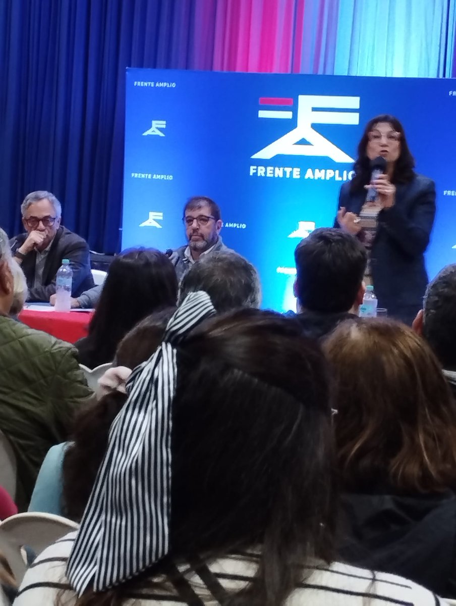 Ricardo Russo (@ricardo512502) on Twitter photo Ayer en el Centro Valle Miñor el Frente Amplio presentó la prioridades del presupuesto nacional ante más de 200 personas. Ayer en el Centro Valle Miñor el Frente Amplio presentó la prioridades del presupuesto nacional ante más de 200 personas.
