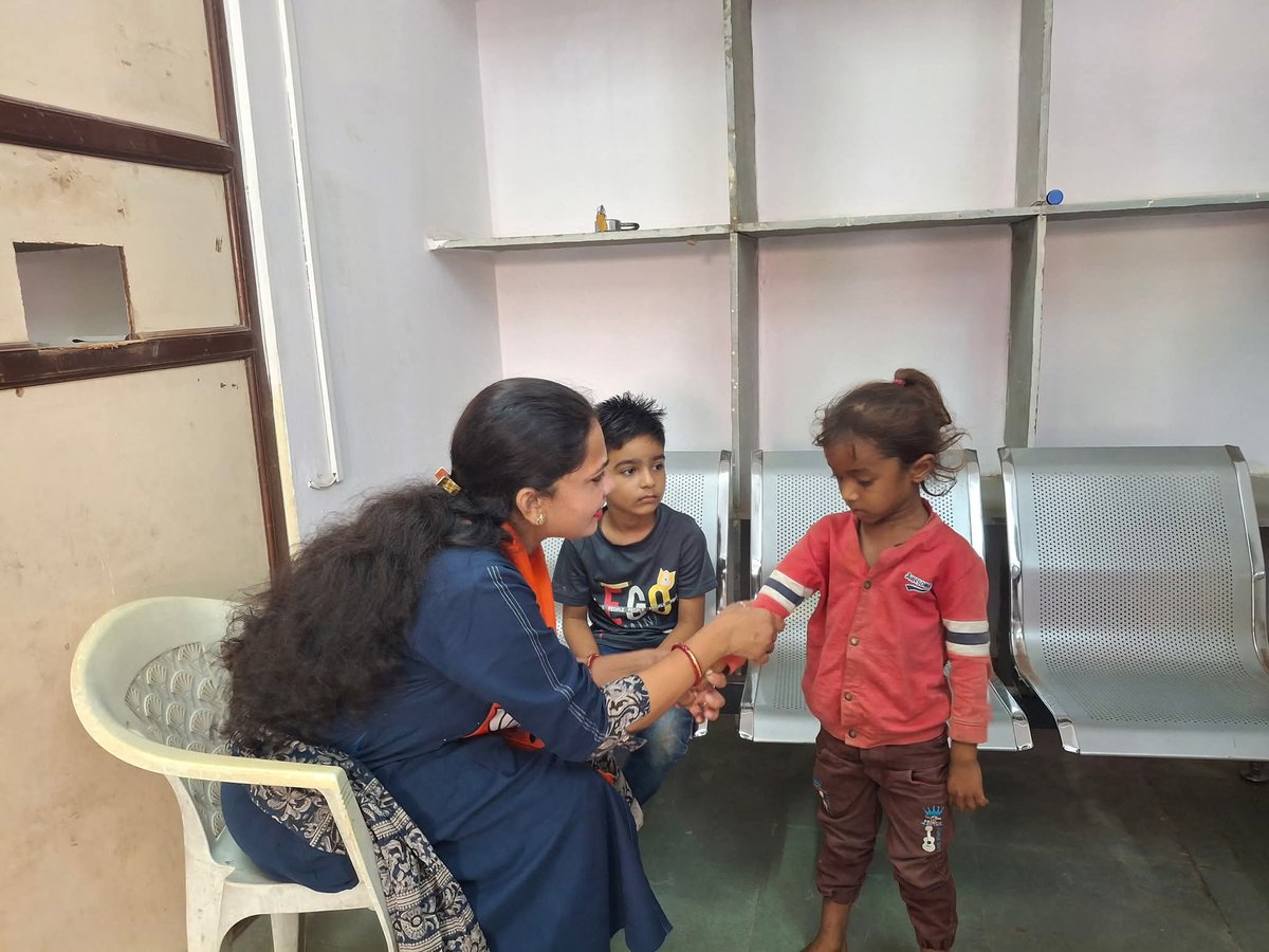 umisha_vasava's tweet photo. માનનીય યશસ્વી લોકપ્રિય વડાપ્રધાન શ્રી નરેન્દ્ર ભાઈ મોદીજીના 75 માં જન્મદિવસ નિમિત્તે ગોત્રી અરબન હેલ્થ સેન્ટર ખાતે મુલાકાત કરી........🙏 https://t.co/bT3Z4RQdyx