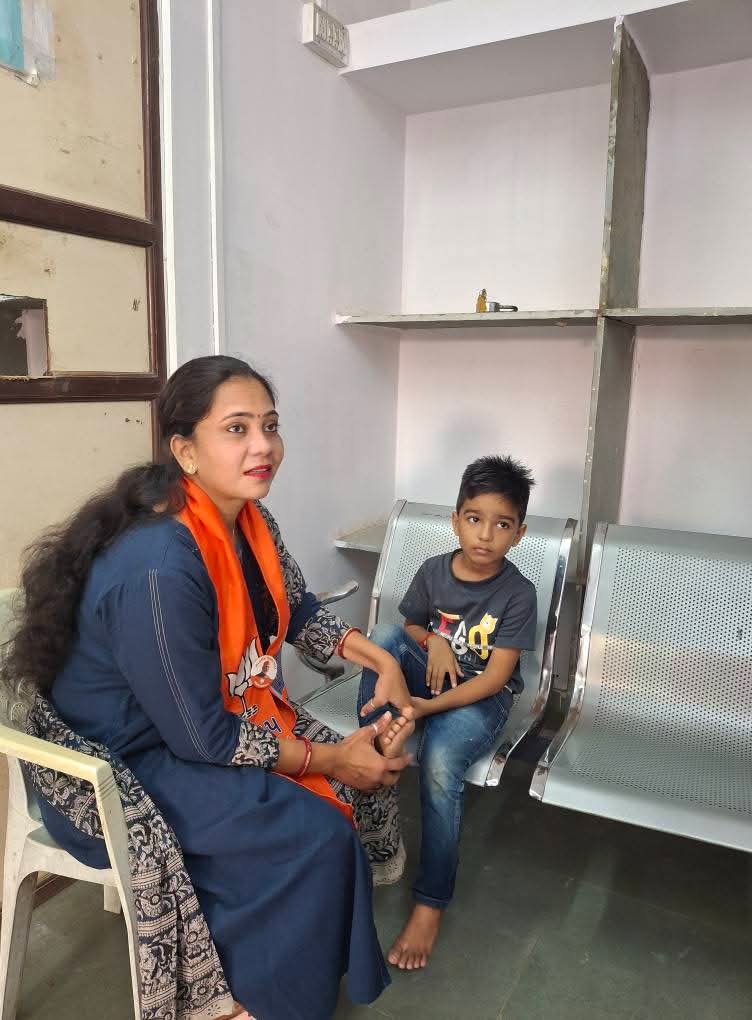 umisha_vasava's tweet photo. માનનીય યશસ્વી લોકપ્રિય વડાપ્રધાન શ્રી નરેન્દ્ર ભાઈ મોદીજીના 75 માં જન્મદિવસ નિમિત્તે ગોત્રી અરબન હેલ્થ સેન્ટર ખાતે મુલાકાત કરી........🙏 https://t.co/bT3Z4RQdyx