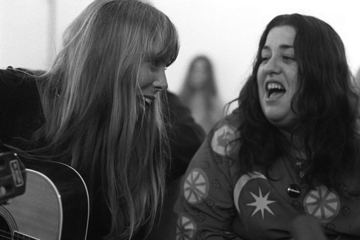 Remembering Mama Cass on her birthday today with a snapshot from the Boyd Elder Art Exhibition in 1972  💙

Photo by Henry Diltz