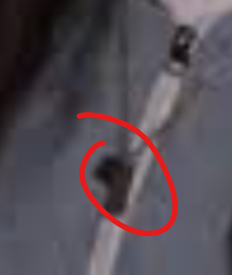 they still wear the necklaces  
i say as i cry in singleness 🥲 #skephalo