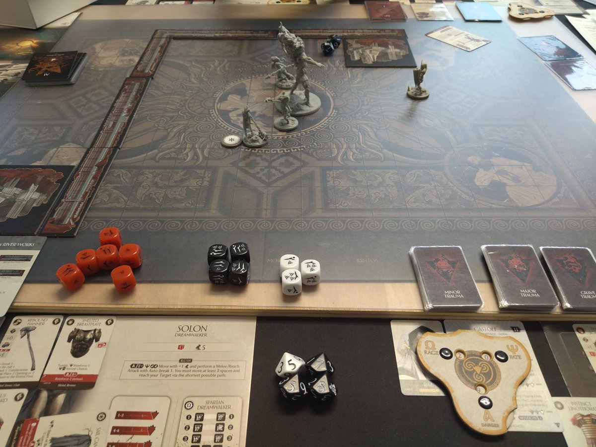 Empezamos nuevo ciclo al #AeonTrespassOdyssey de <a href="/ITUstudio/">Into the Unknown</a> en <a href="/enclavedejuego/">Asociación Enclave de Juego</a> .

Tras abandonar Creta, los argonautas se enfrentan a un nuevo adversario que parece conocer tanto su pasado como la historia de la Ciudad-Barco. Que les deparará...

#bgg #boardgames #juegosdemesa