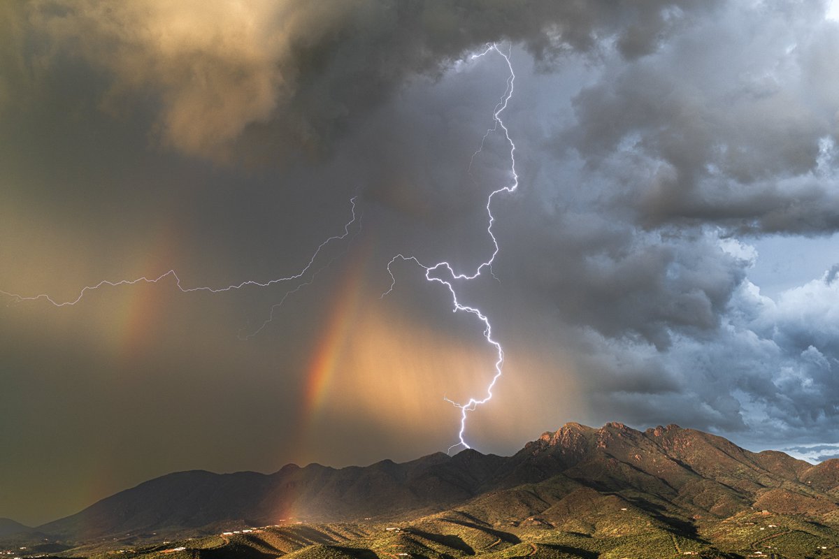 lorigracewx's tweet image. Because lightning and rainbows are my favorite combo.  They should make that in a DQ Blizzard.  Captured in Rio Rico, Arizona in 2024.  #arizona #lightning #rainbow