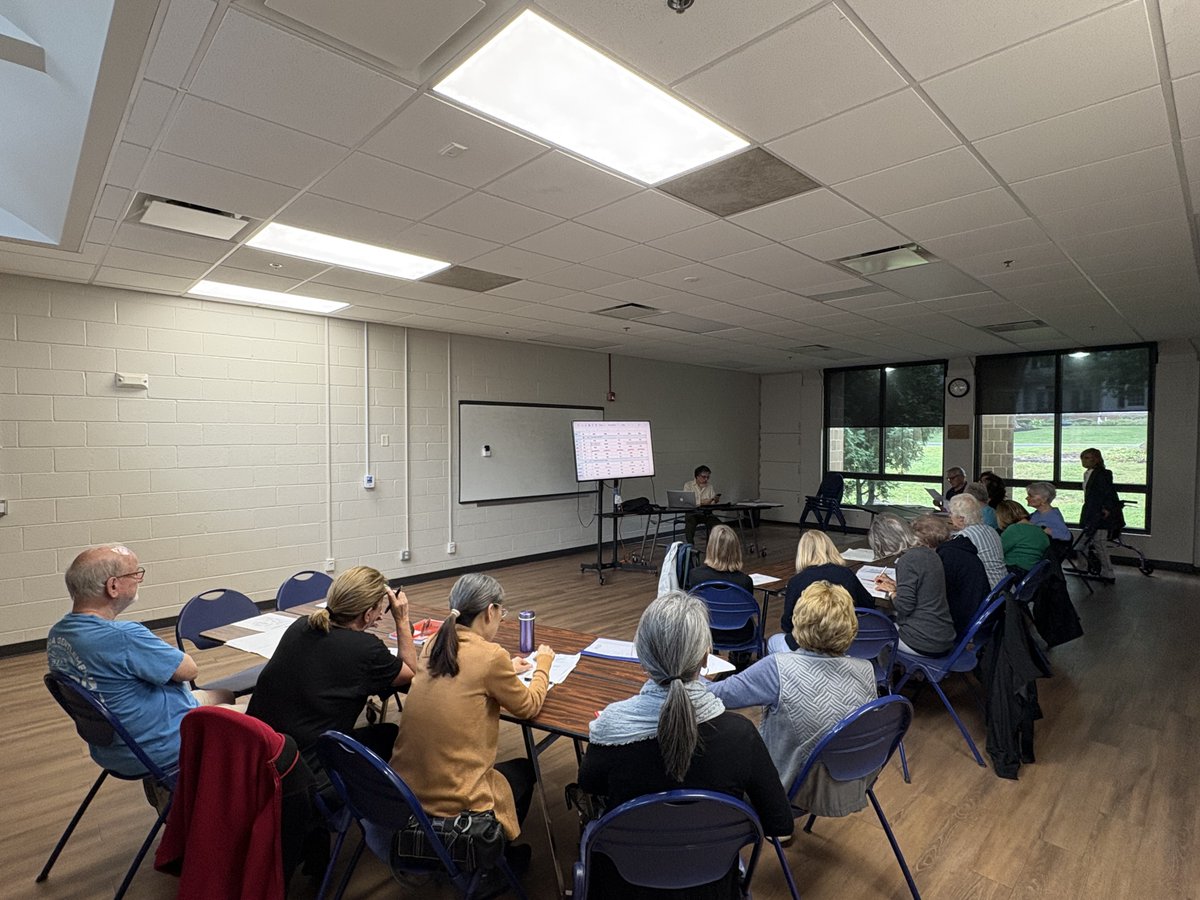 ¡Hablo Español!

Our Seniors in Action hard at work learning the fundamentals in today's Beginner Conversational Spanish workshop 🗣️