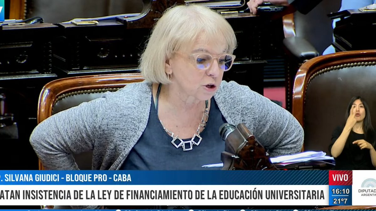 Silvina Giudici, estudio en la Universidad Nacional de Buenos Aires, esta argumentando para votar en contra de financiar la Universidad Nacional de Buenos Aires.

Ocupa cargos en el Estado (cobrando un sueldo con los impuestos de los Argentinos) desde el 2002.