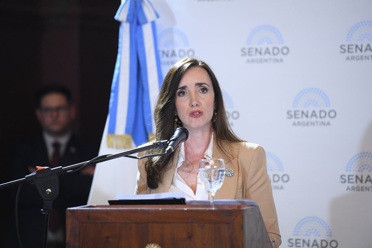 Victoria Villarruel homenajea a los docentes en el Día del Profesor
La vicepresidente de la Nación, Victoria Villarruel, expresó su reconocimiento a los profesores argentinos y recordó al educador José Manuel Estrada en el marco del Día del Profesor.
infobrisas.com/noticias/2025/…