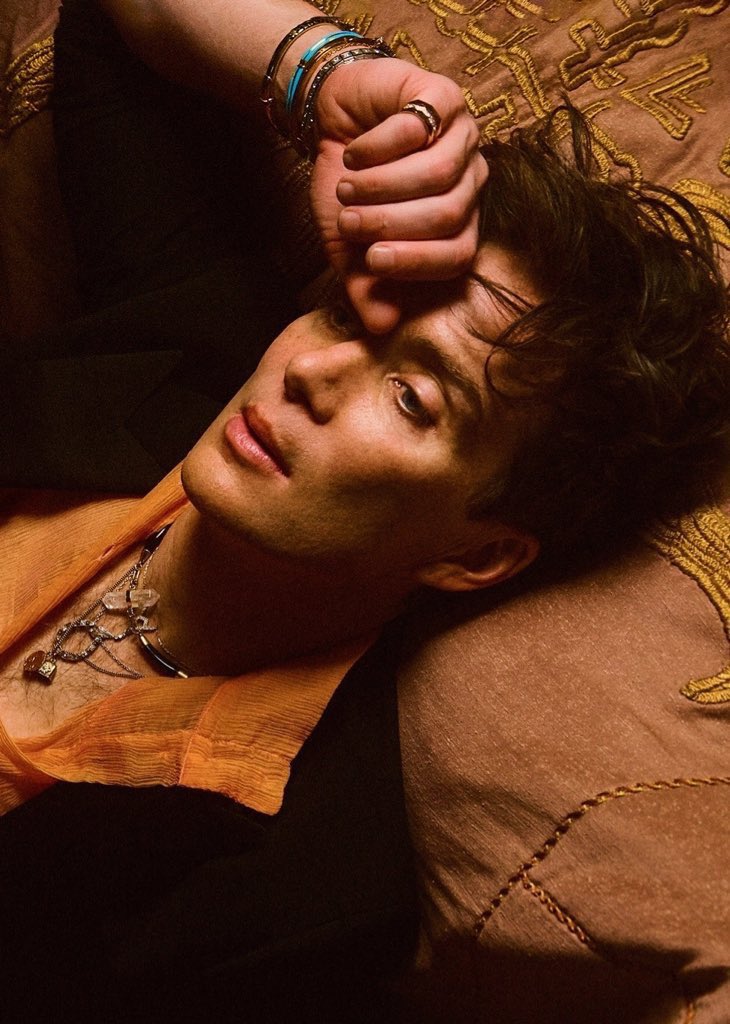 swiftcill's tweet image. how are you gonna put the same person in a room together ??