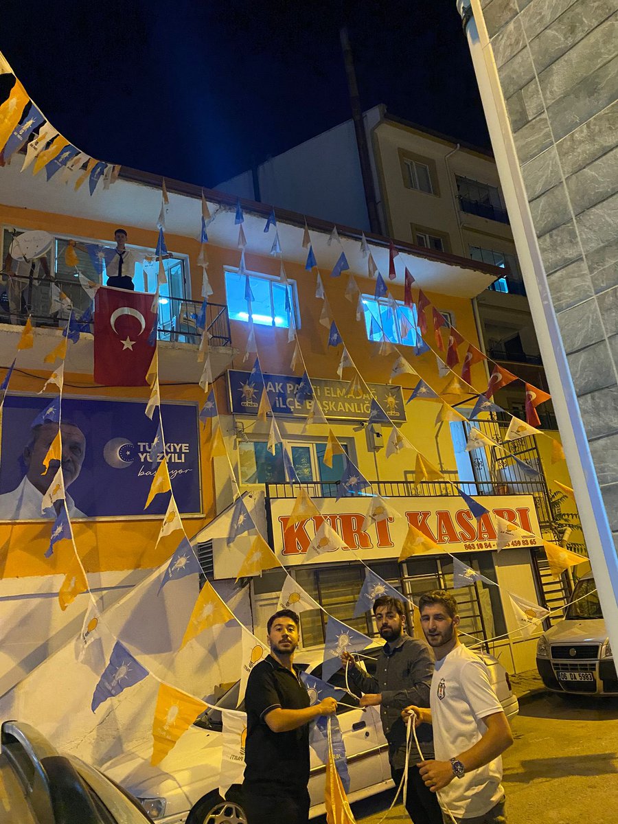 ak_elmadag's tweet photo. Gençlik Kolları olarak Cuma günü yapacağımız İlçe Danışma Meclisi Toplantımız için bayraklama çalışmalarımızı tamamladık.

@FURBUR06 
@fethi_duygulu06 
@omerfarukcel55 https://t.co/gcaZ9HHogq