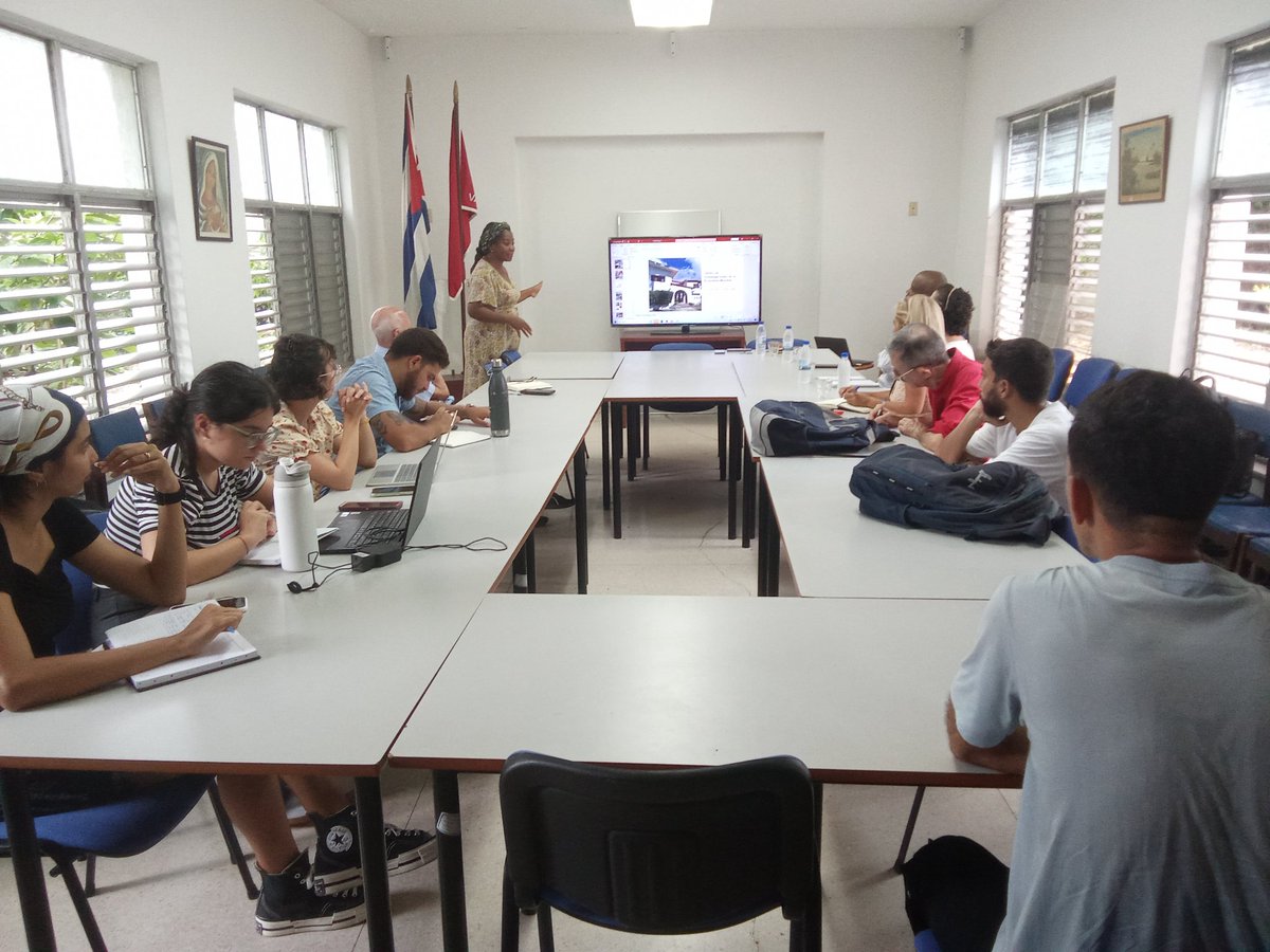 El  ciem.cu recibe  la visita del Sr. Lesly David. Secretario Permanente del SELA y un grupo de trabajo en un intercambio con los investigadores de centro acerca del quehacer científico y las temáticas en relación con A.L  y el Caribe.