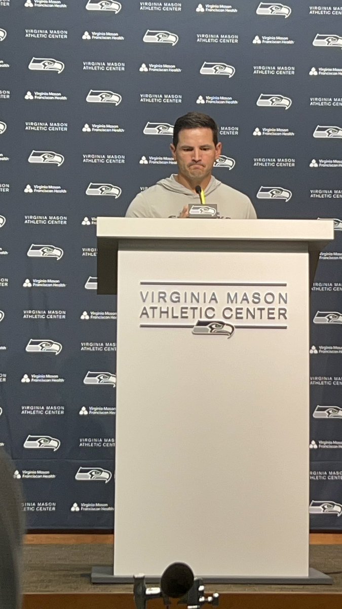 Coach Mike Macdonald is getting the #Seahawks in full pads at practice today. Says “we need it” to work on pad level, details in physicality. Those include targeting on blocking. 

Didn’t do full pads last week. NFL CBA limits full-pads practices in season. <a href="/thenewstribune/">Tacoma News Tribune</a>