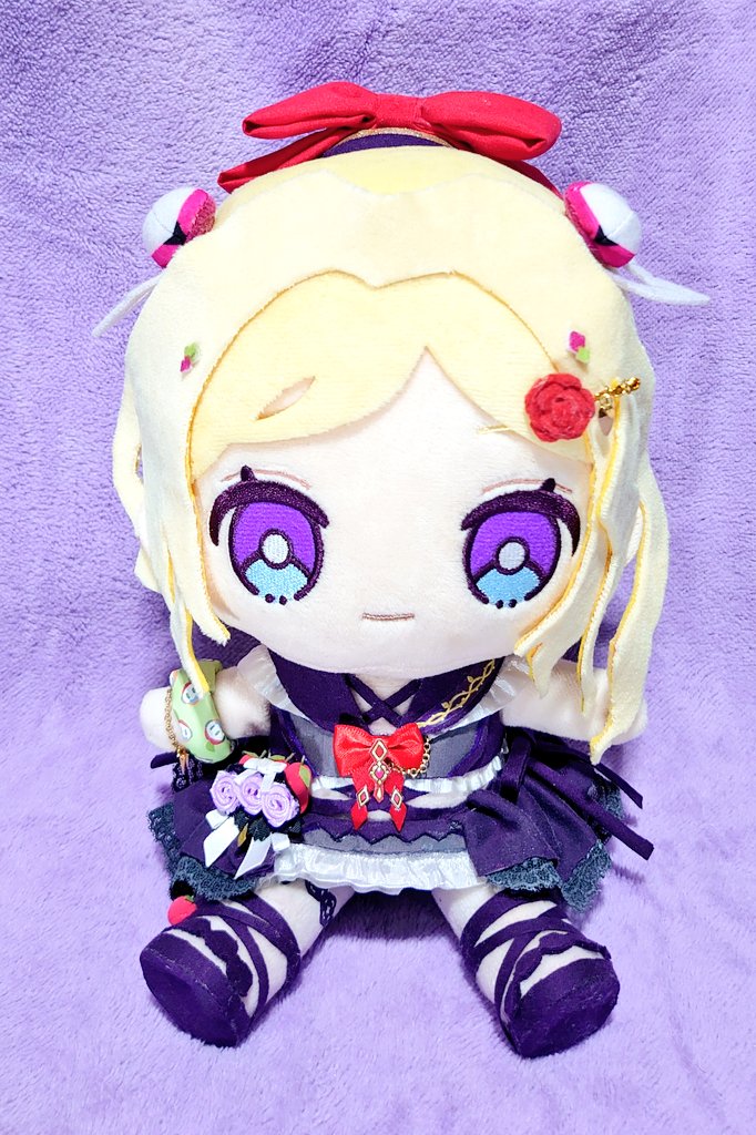 アキちゃんのホロナツパラダイス衣装を
ホロフレで再現してみたよ。ロゼ隊の方にどうぞ。 #アロ絵