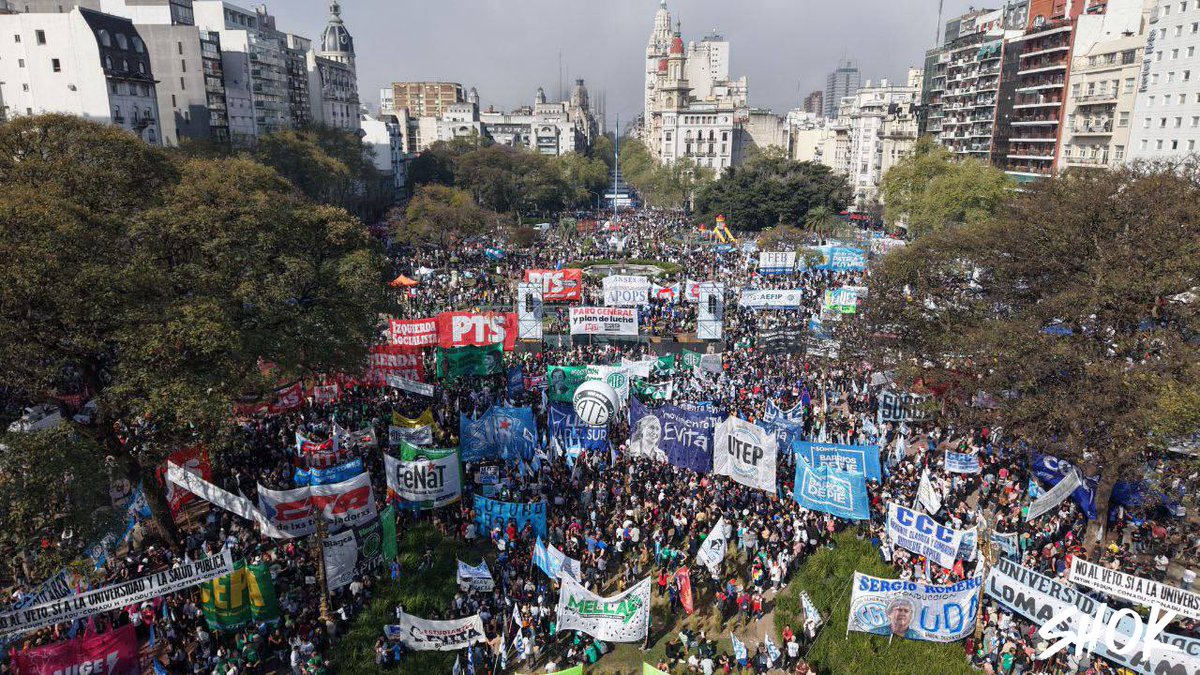 shokargentina's tweet image. 📍Congreso
AHORA | Masiva manifestación en defensa de la Universidad Publica y del Garrahan mientras la Cámara de Diputados discute los vetos de Milei al presupuesto universitario y la Ley de Emergencia Pediatrica.