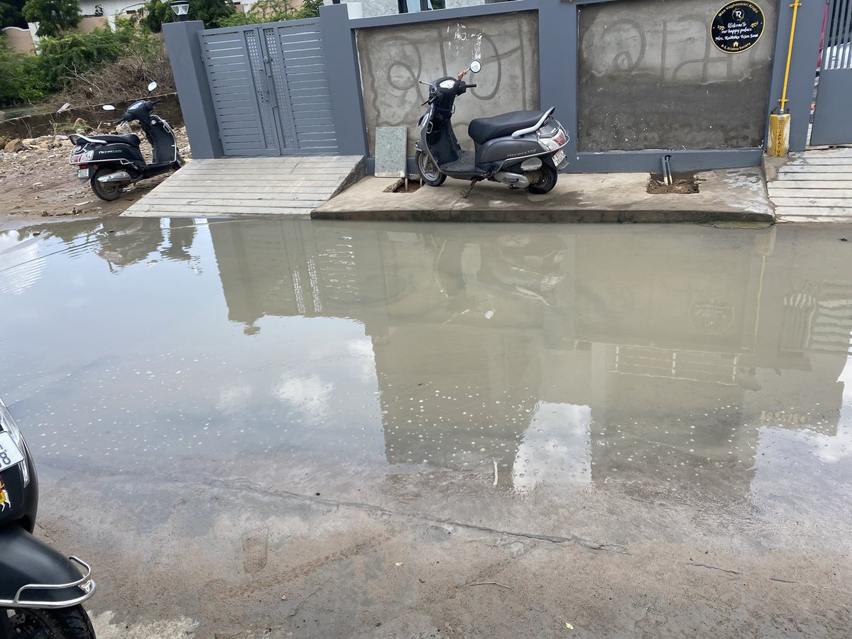 dholuyashkumar's tweet photo. @collectorkut @CMOGuj
Leaking manhole at Krishna Park, near Gandhi Circle, Bhuj is overflowing. Sewage on the street is a serious health hazard. Please repair urgently.

– Yash Dholu
📩 dholuyashkumar@gmail.com https://t.co/Uk8Ja5O7Pq
