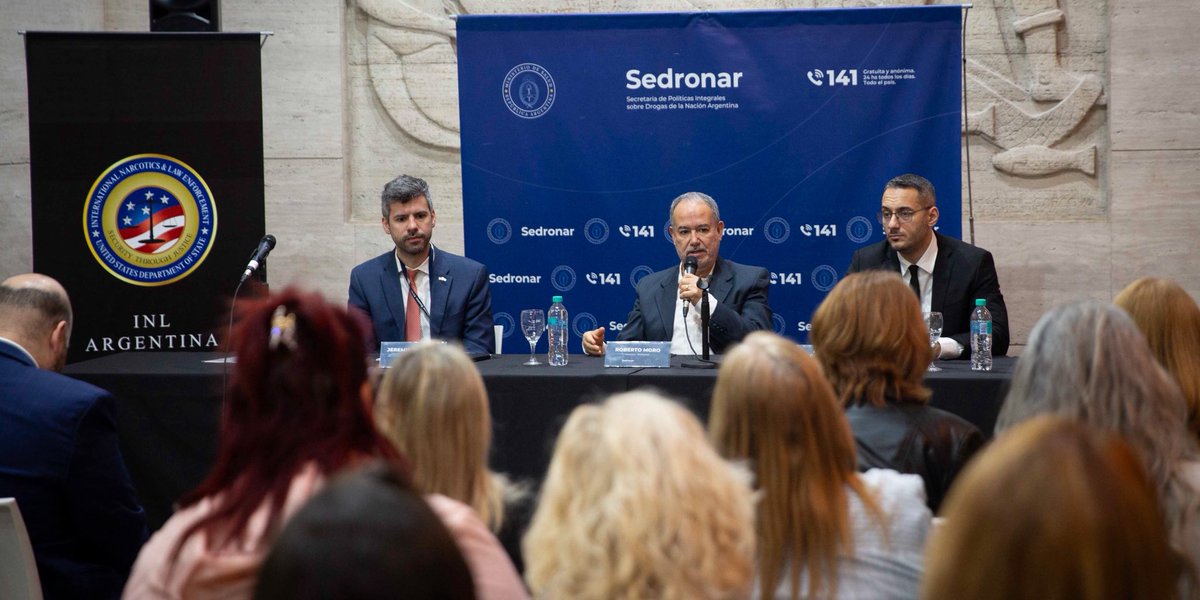 UNODCROCOL's tweet photo. #Argentina 🇦🇷 | junto a @Sedronar realizamos la capacitación en herramientas de prevención del consumo de drogas, con énfasis en sintéticas y nuevas sustancias psicoactivas (NSP), fortaleciendo capacidades institucionales mediante la transferencia del Programa #PAUTAS. 📝 https://t.co/NP4UVvgT28