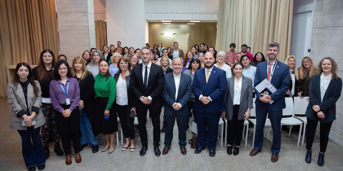 UNODCROCOL's tweet photo. #Argentina 🇦🇷 | junto a @Sedronar realizamos la capacitación en herramientas de prevención del consumo de drogas, con énfasis en sintéticas y nuevas sustancias psicoactivas (NSP), fortaleciendo capacidades institucionales mediante la transferencia del Programa #PAUTAS. 📝 https://t.co/NP4UVvgT28