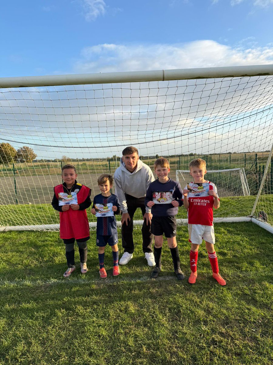 rare sighting of sparky and a goal #oufc