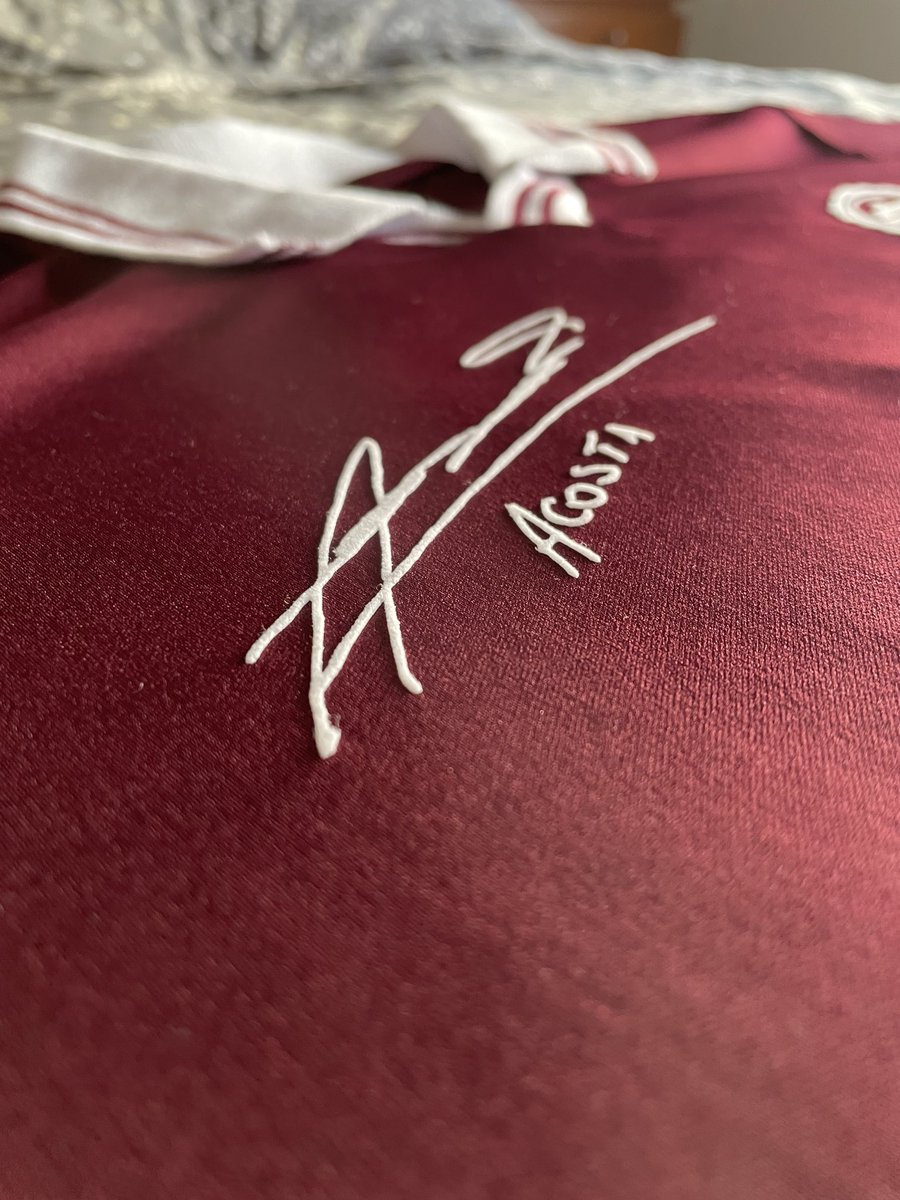 granasticker14's tweet photo. Camiseta estilo retro en homenaje a Lautaro Germán “Laucha” Acosta.
Un diseño único que combina historia, pasión y orgullo por nuestros colores.

Disponible en todos los talles: S, M, L, XL y XXL.

IDOLO E7ERNO https://t.co/Xbaneyj0y8