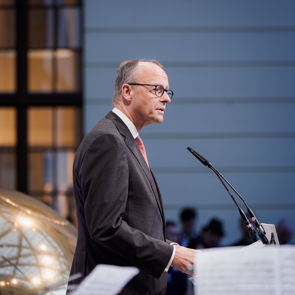 bundeskanzler's tweet image. Die Bundesrepublik wäre für immer entwurzelt gewesen ohne jüdisches Leben, ohne jüdische Kultur in unserem Land. 

Wenn wir heute 75 Jahre Zentralrat der Juden in Deutschland feiern, dann feiern wir auch das Geschenk, dass Jüdinnen und Juden hier wieder Heimat gefunden haben.