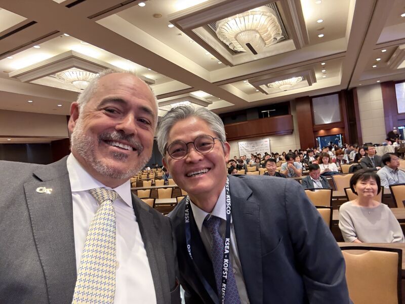 Dr. Jo was the recipient of the prestigious 2025 Scientist Award from the Korean-American Scientists and Engineers Association and the Korean Federation of Science and Technology Societies for his dedication to the advancement of biomedical field! Hearty congratulations, Dr. Jo!