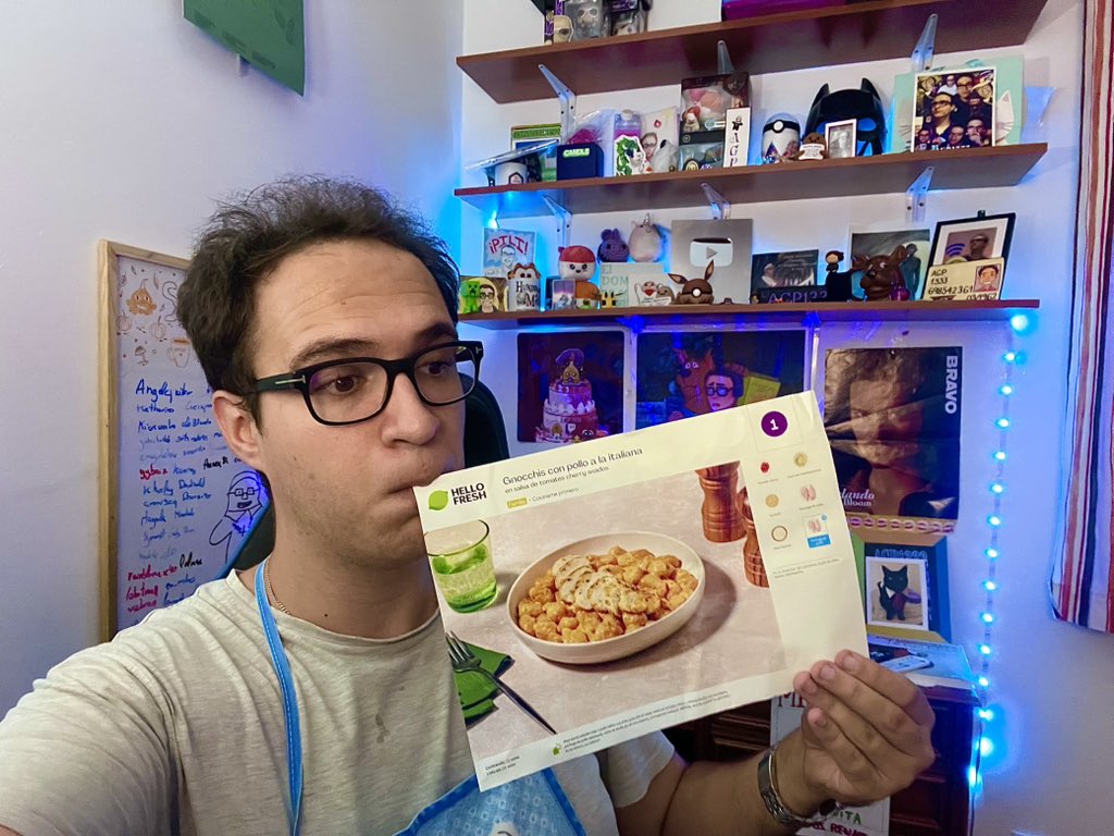 Con delantal de la abuela me dispongo a cocinar en directo (y tratar de no prender fuego el setup) 🍳

Si queréis ver más ando por el Twitch 🟣 /Agp1333