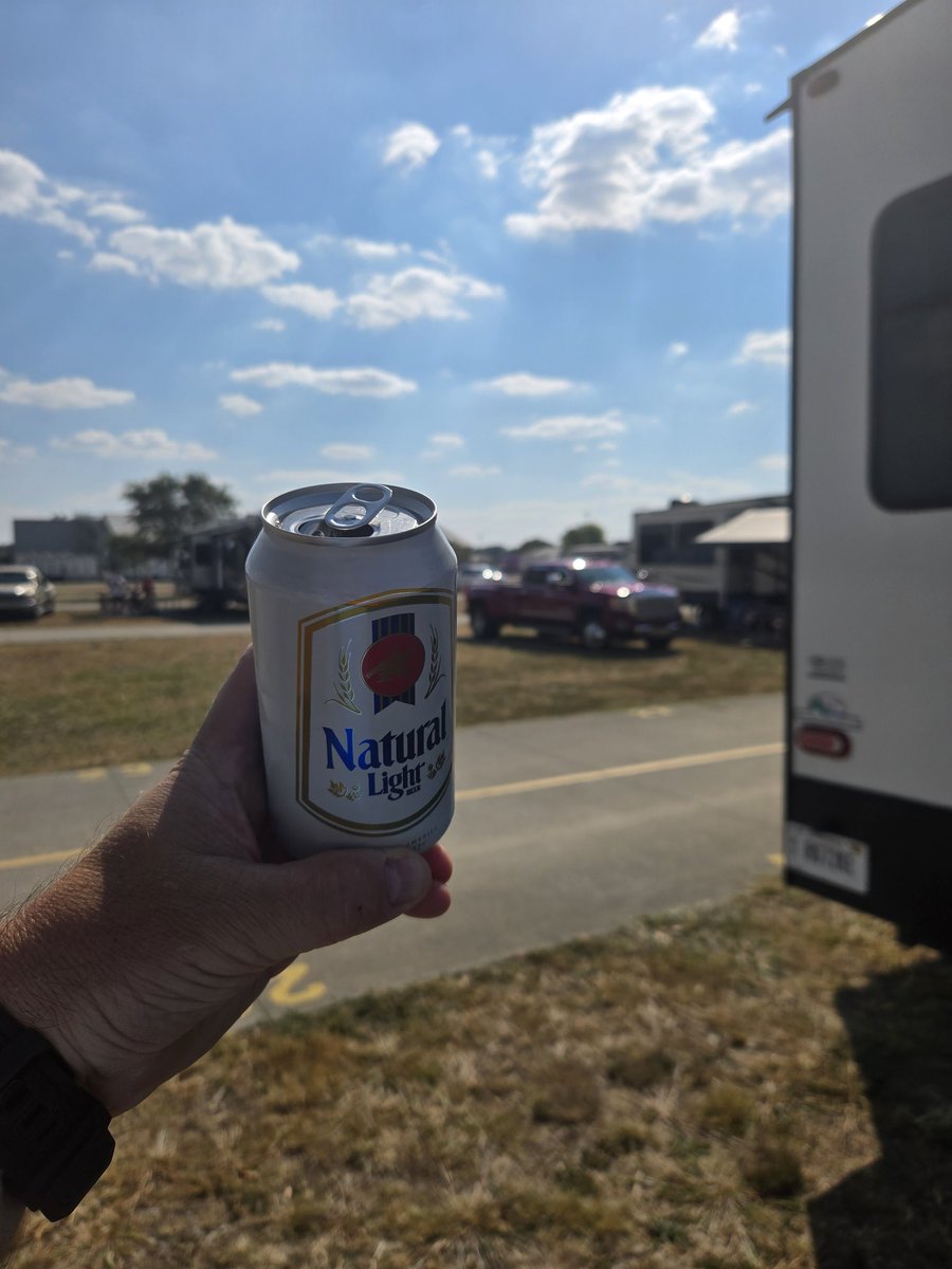 HotRod_Rowdy74's tweet photo. Tuned in to @hammerandnigel on @93wibc from @TonyStewart's @EldoraSpeedway #LFG 🤘🏁🍺 https://t.co/VuAd1seKof