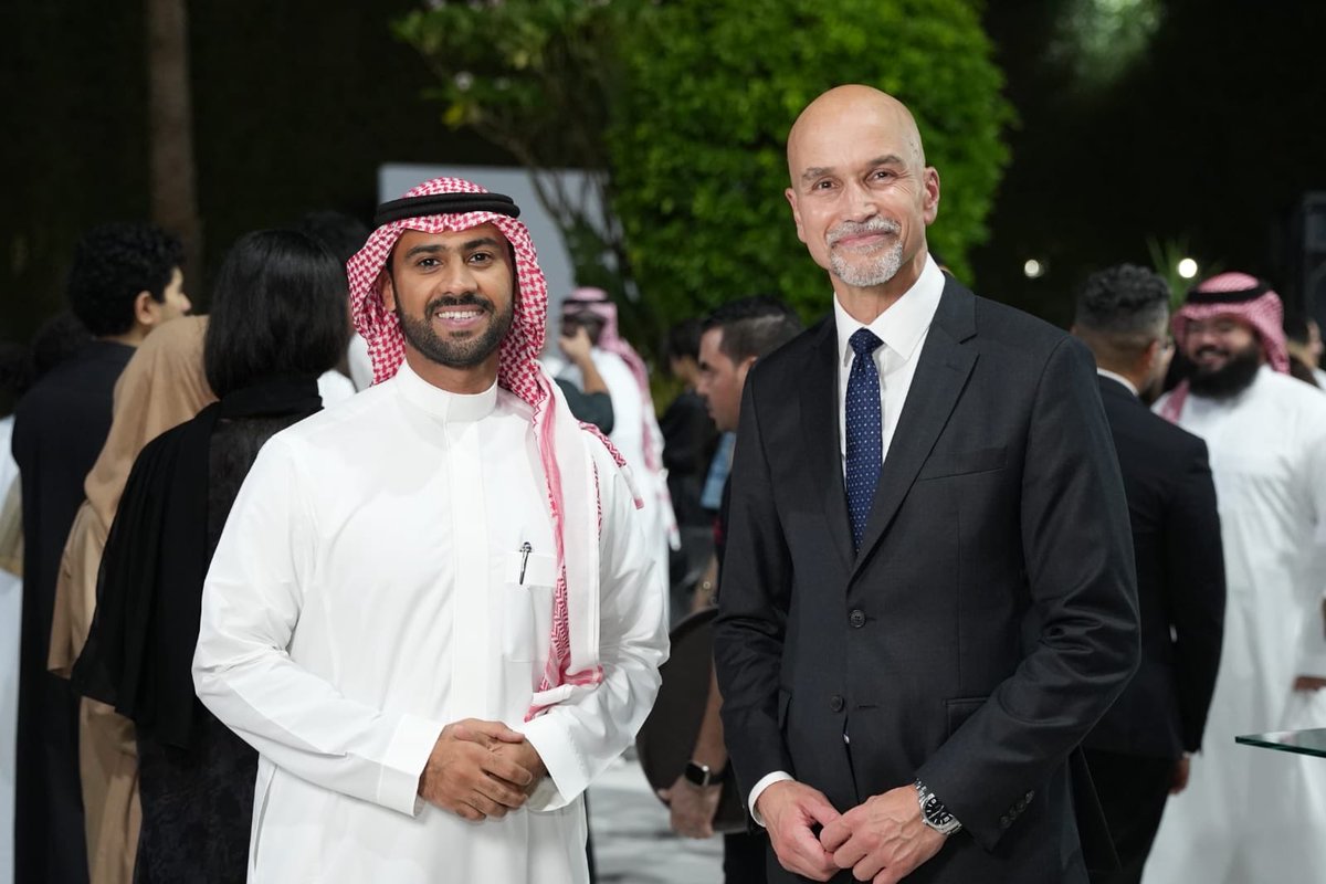 🎬سعيد جدًا باستضافة نخبة من المهنيين🇸🇦  و🇫🇷 في مجال #السينما، في إطار "الأيام المهنية" لفعالية تحدّي صناعة فيلم في ٤٨ ساعة بمقر إقامة #فرنسا بحضور فيصل بالطيور الرئيس التنفيذي  لمؤسسة البحر الأحمر السينمائي.وتُعد هذه المناسبة نموذجًا مميزًا للتعاون 🇫🇷🇸🇦 في #الفن_السابع. 🇸🇦🤝🇫🇷