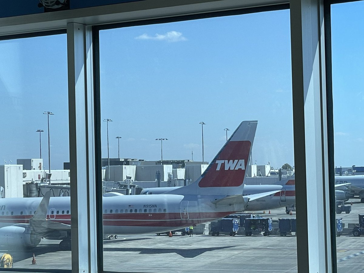 MedGoldenAge's tweet image. As seen in CLT: An American Airways TWA aircraft. The plane honors the history of TWA, which was absorbed by American Airlines in 2001.  It is part of American's "Heritage Plane" program. @AmericanAir @CLTAirport #twa #heritage #history