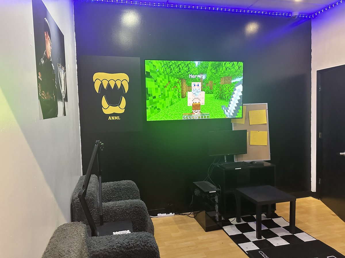 ZeroDarkEsports's tweet photo. Itโs Minecraft Club Day in Zero Dark and what better way to celebrate than with having @Joofy_Looby featured inside!
Letโs Grind!
#ZeroDark #Minecraft https://t.co/vIbR1slC8Q