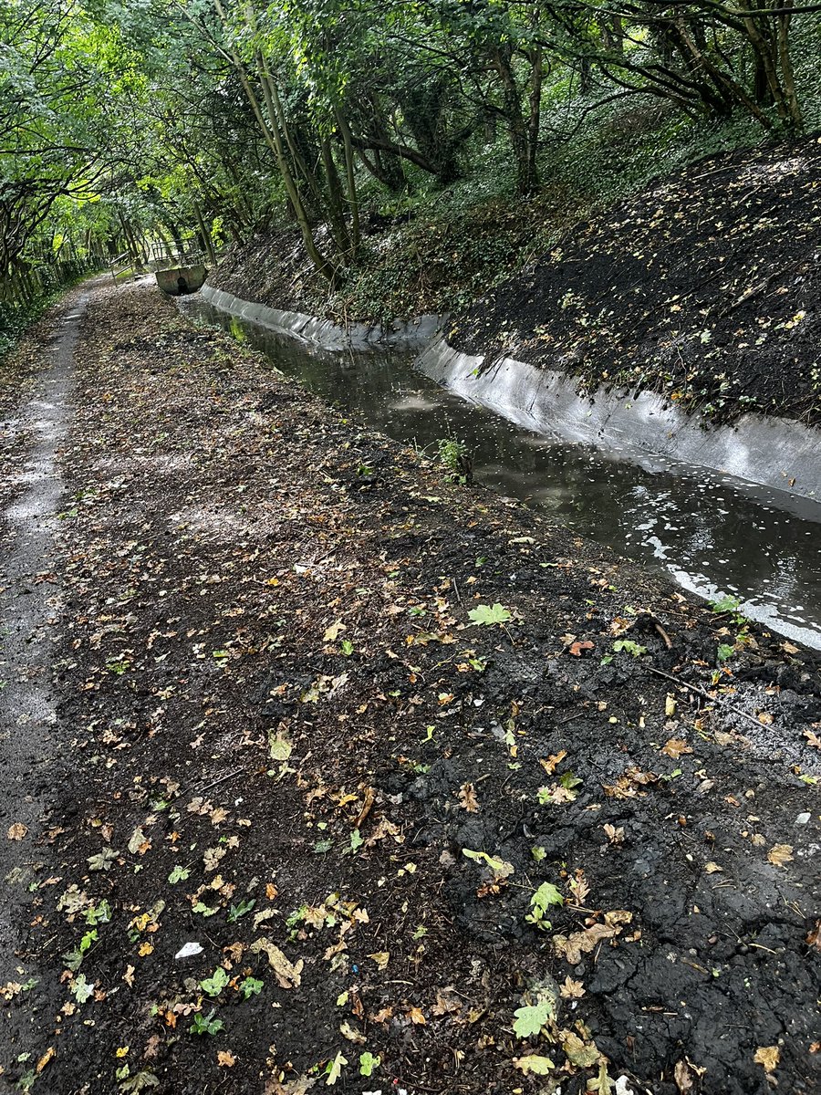 <a href="/EnvAgency/">Environment Agency</a> how can this be allowed ?  This is water coming from the M25 during a recent downpour!  This water which is black with oil in ! Will travel down to the Thames ?!
Location :
///funny.slides.ocean