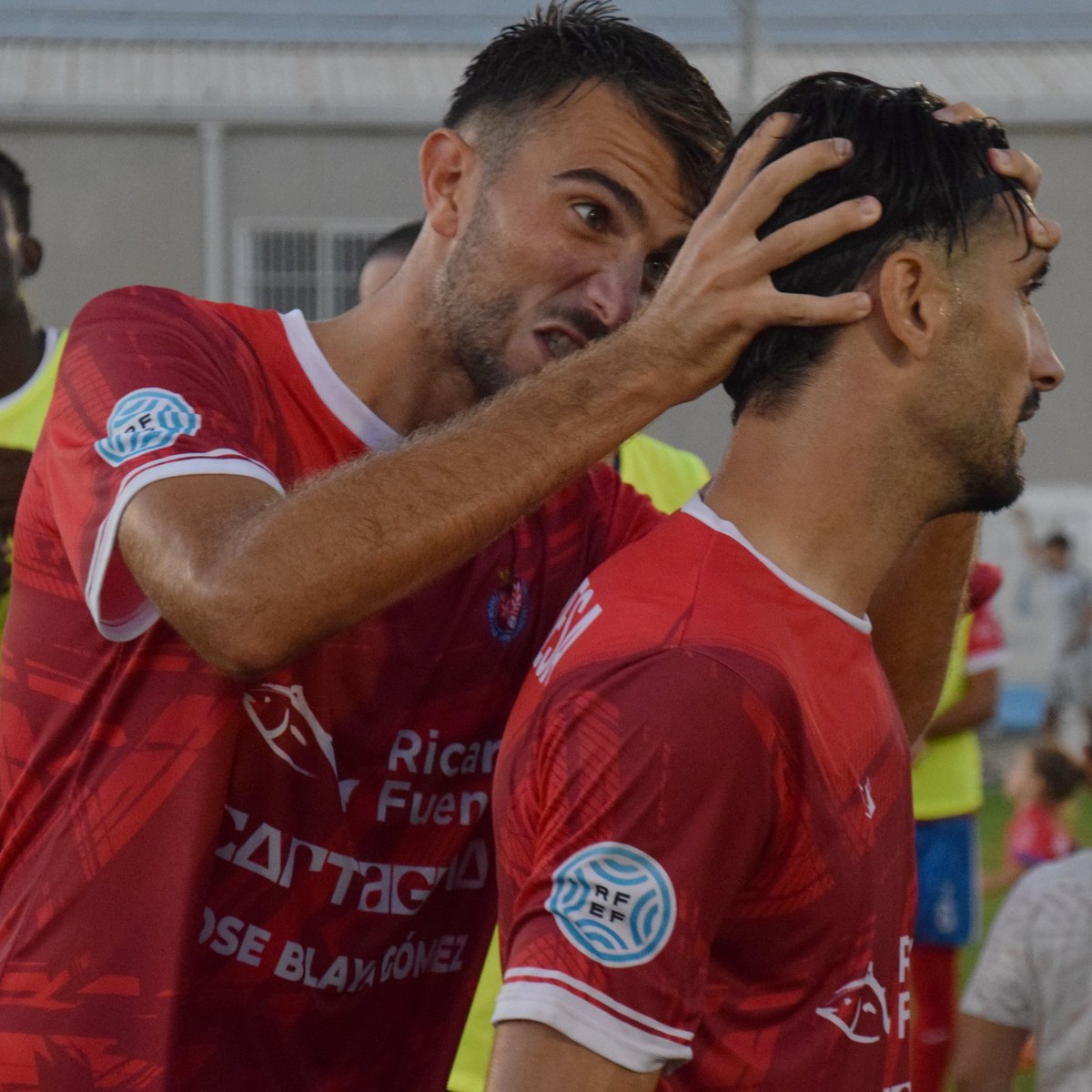 🤯Metes un 𝐠𝐨𝐥𝐚𝐳𝐨, pero tienes que aguantar el ‘cariño’ de <a href="/sebasholgado10/">Sebastian Holgado</a>

🤣Una de cal y otra de arena para el bueno de <a href="/MesaVisiga/">Rubén Mesa</a>

🫶🏻PD: en el fondo (creo que) se quieren

#DeportivaMineraMolinense