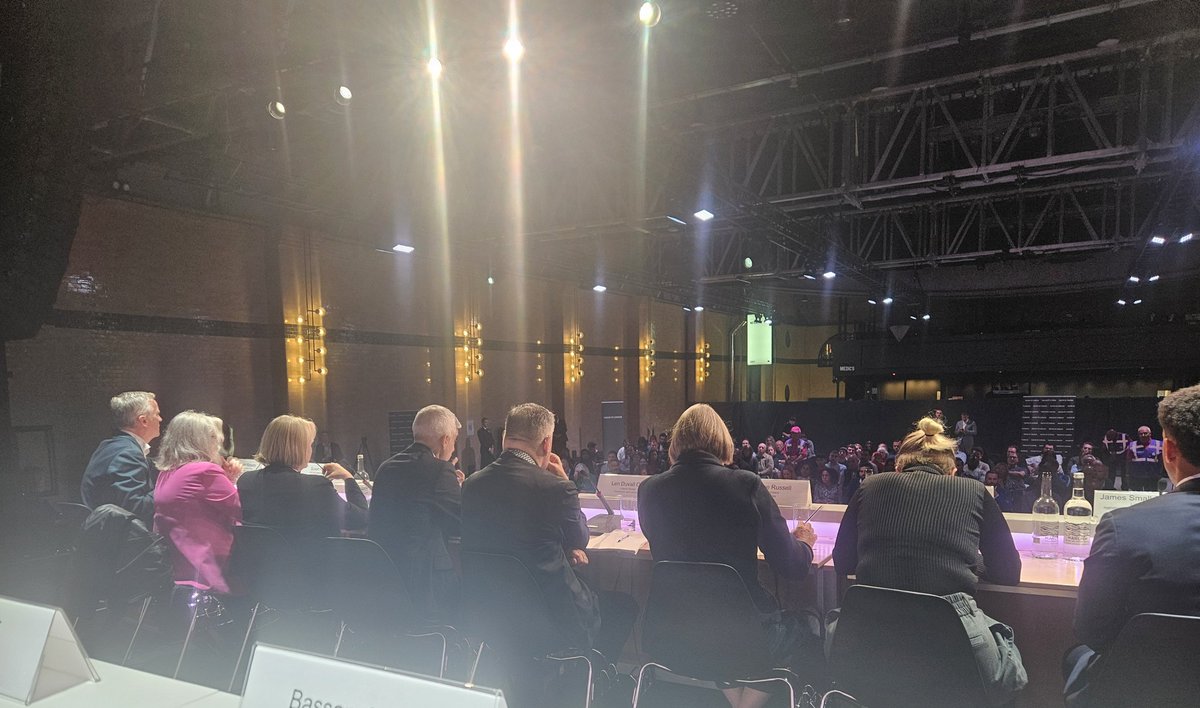 ZackPolanski's tweet image. I&apos;m at an event in Hammersmith with Sadiq Khan.

He has finally said he thinks what&apos;s happening in Gaza is a genocide.

Political pressure works. We must keep it up until they all speak the truth.

Stop selling arms to Israel. Ceasefire now.