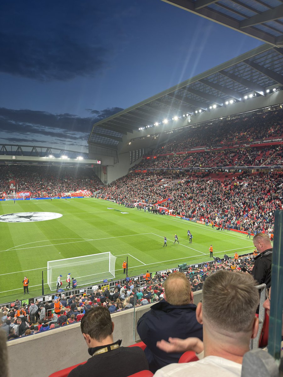 Champions League night under the lights 🚨