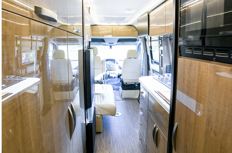 Just enough space for big adventures. 🛣

🚐 Used 2018 Winnebago Era 70M
💤 Sleeps 2
📏 24 ft
↔ 1 slide out 

Hit the road → rvs.com/rvdetails/used…