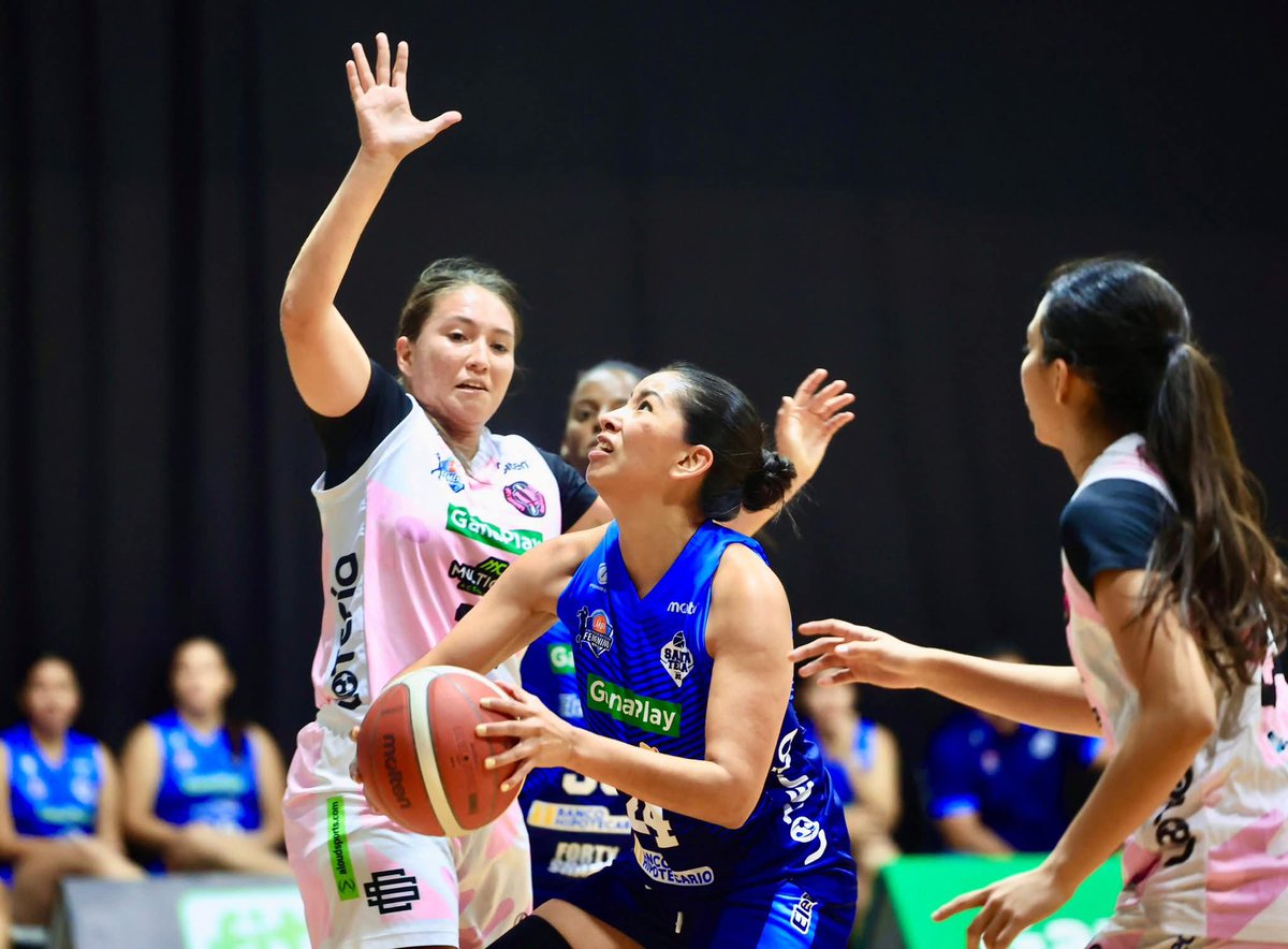 Salvadoreñas venció a Santa Tecla IMDELS con marcador de 81-62, en el cuarto juego de ambos equipos dentro de la competencia.

#LMBF #CopaGanaPlay #Clausura2025 #MásAlláDeLaCancha