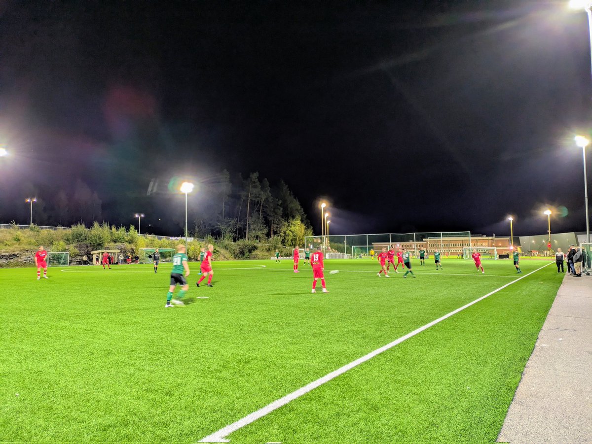 IL Hei 3 - Stridsklev IL 
Heibanen KG 2
7 div Telemark "Pokal" avd B
#banehopping

1-4. Kremen av banehoppere har tatt turen til en generisk plastbane i Porsgrunn pga det ble meldt at Hei 3 skulle trekke laget sitt elns, Norges dårligste lag har blitt sagt, stemmer ikke, klasse.