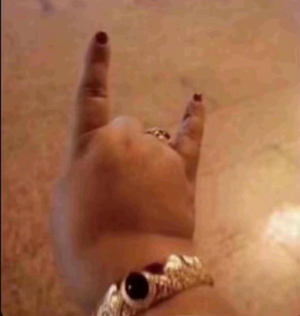 والله اذا شفت بعد مشهد حضن بمسلسل  خليجي يا ويلكم