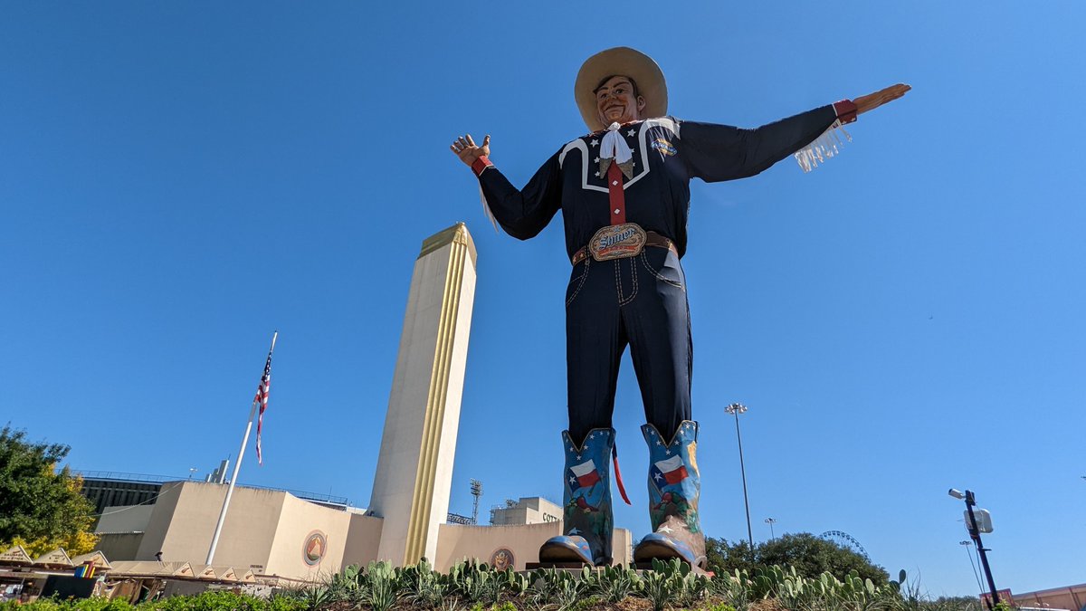DoubleTreeDCC's tweet image. 🎡 From Sept 26th–Oct 19th, the State Fair of Texas takes over Fair Park—Big Tex, wild eats, rides &amp;amp; live music, all just 11 minutes from us! 🤠

Plan your visit at bigtex.com
Book your stay at bit.ly/3GkgFsA
