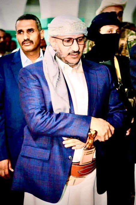 إني أرى فيك: 
جمال يوسف، أخلاق محمد، قوة علي، هيبة خالد 
حكمة عثمان، وصلابة عُمر .وصبر ايوب .. 

السلام عليك ياقائداً عظيماً  

والحاقد عليك يشرب من البحر .