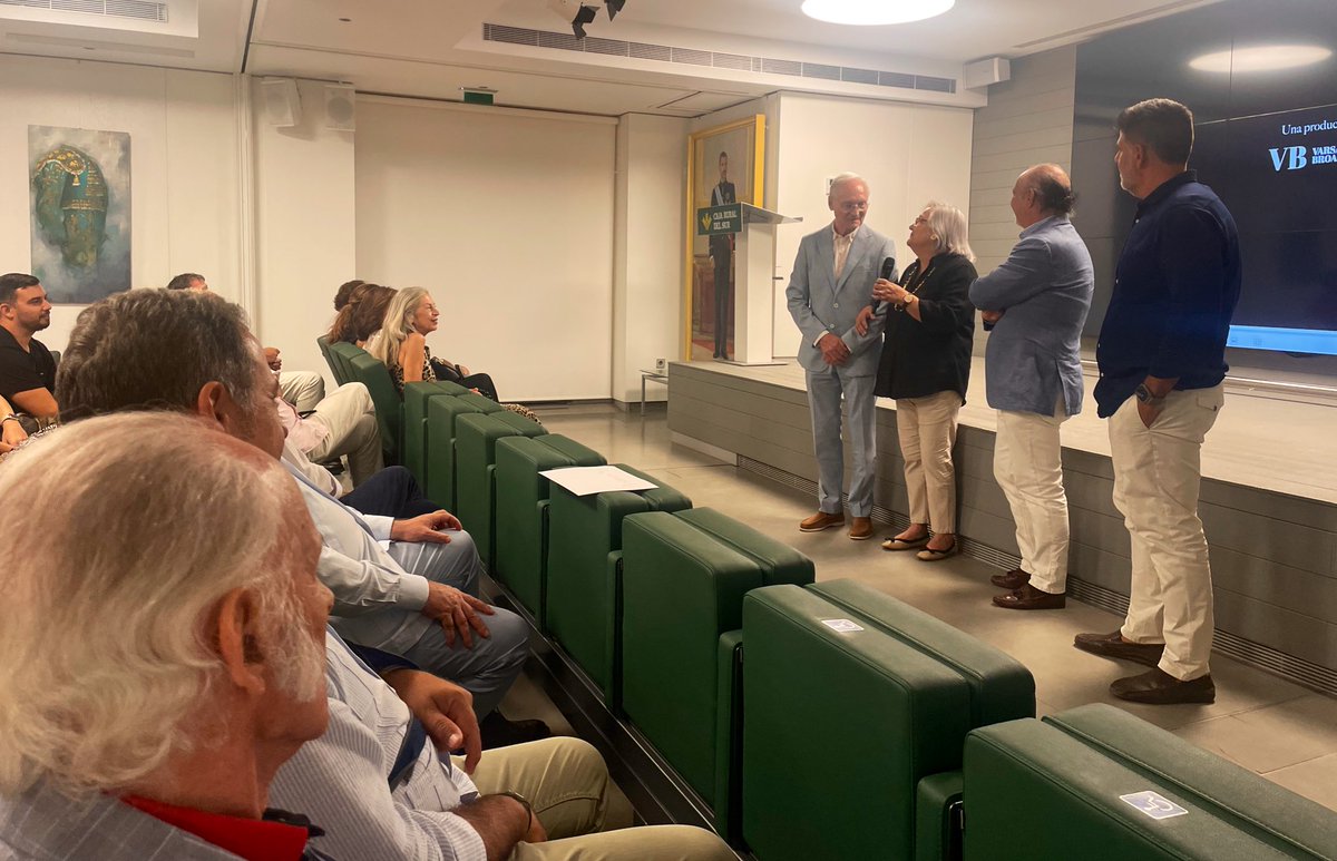 RicardoS2019's tweet photo. Gracias a mi amigo Juan Belmonte por la invitación a la presentación del documental Juan García Mondeño "El
torero místico".
La quietud y valentía fueron sus principales cualidades como torero, pero hemos podido conocer la profundidad y bonhomía de una persona única y singular. https://t.co/w9O3Fn36xQ