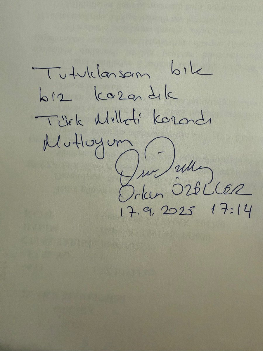 Adam var hain var.

Taze apo'cuların, memleketin şerefli subaylarına saldırdığını da gördük.

Bu yazı çok değil 5-10 seneye şeref madalyasına dönecektir

#OrkunÖzellerYalnızDeğildir