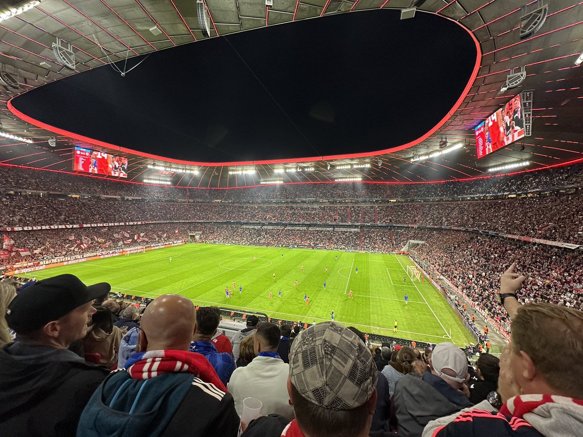 Hér sé stuð🔴⚪️ #BAYCHE