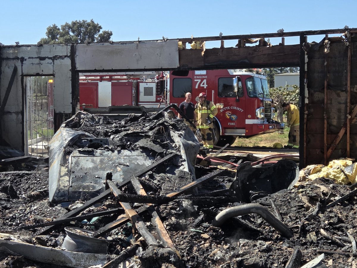 CALFIRE_ButteCo's tweet photo. Firefighters have knocked down flames in an unattached garage south of Gridley. Crews will remain at scene performing overhaul and salvage operations for the next couple hours. #TurnerFire https://t.co/pwsfN45hKZ