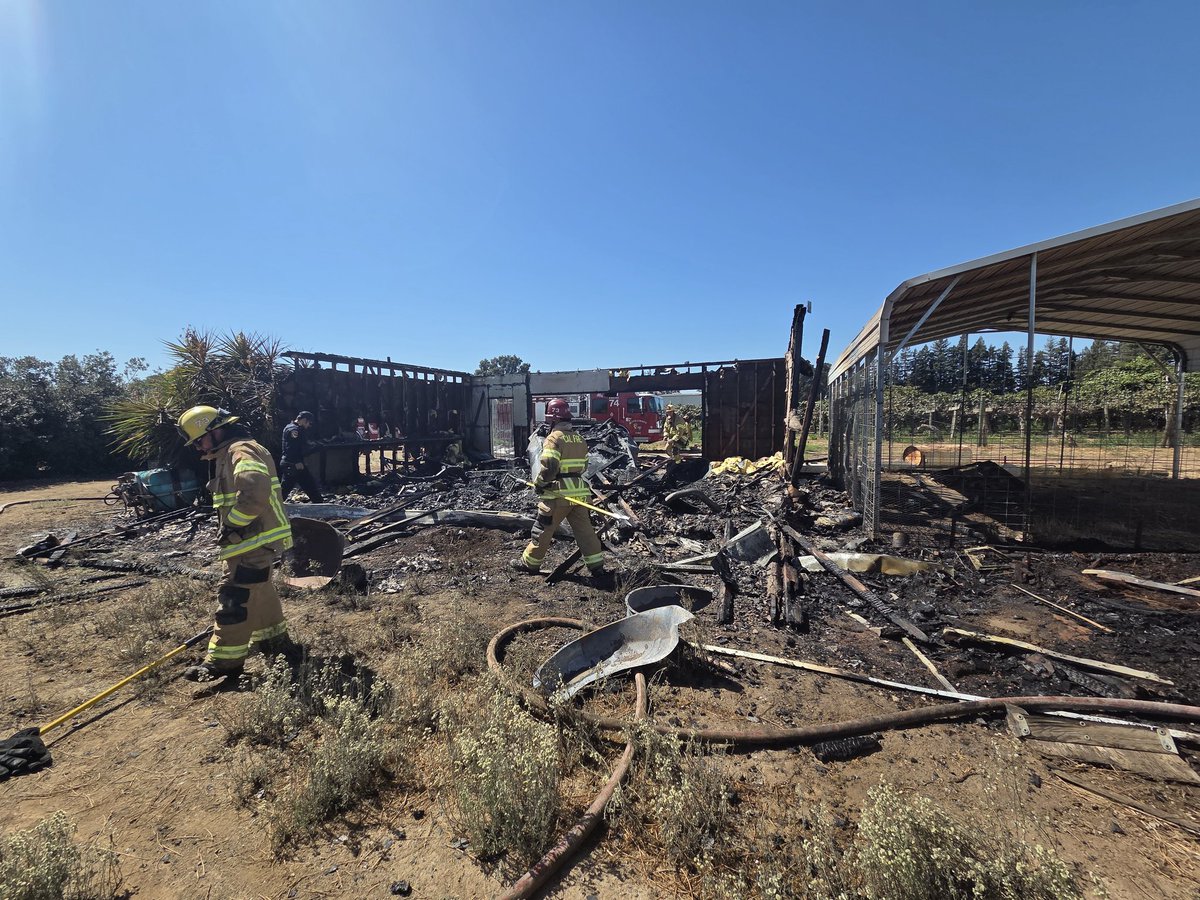 CALFIRE_ButteCo's tweet photo. Firefighters have knocked down flames in an unattached garage south of Gridley. Crews will remain at scene performing overhaul and salvage operations for the next couple hours. #TurnerFire https://t.co/pwsfN45hKZ