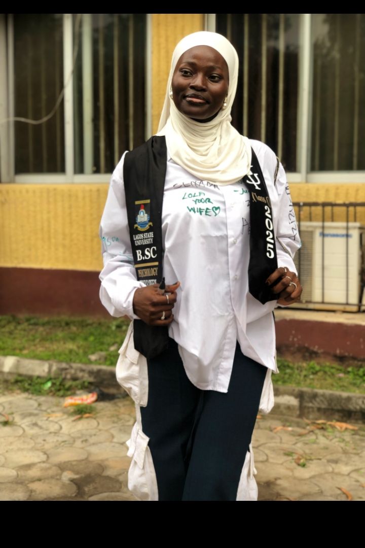 Aljanatfridaous's tweet photo. Signed out! 🎓✨ Finally After 4long sessions, 8 stormy semesters, 64 amazing 😭exams. All I can say is Alhamdulillah Robil Alamin 🤲 Grateful to God, my family, friends, and everyone who supported me through this journey. The chapter closes , but the story continues... 💫🙏 https://t.co/vpjjmqTDmH