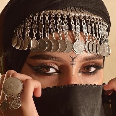 _Muhannad9's tweet photo. إلى عينيكِ
بقلبي أرتقي
فهل من وصلٍ
و بسحركِ ألتقي
فعيناكِ غيث الفؤاد
من معينه يستقي
إن لقيتكِ
روحي أزهرت
وإن طال البعاد
و تجافينا
ففي خيالاتي المهاد
بأرضه تلاقينا
ليضم الفؤاد الفؤاد
لجنات الهوى مضينا
ربوع العشق بقلبينا
أينعت و أثمرت
#موطن_الحرف https://t.co/oDZ0WqhIfs